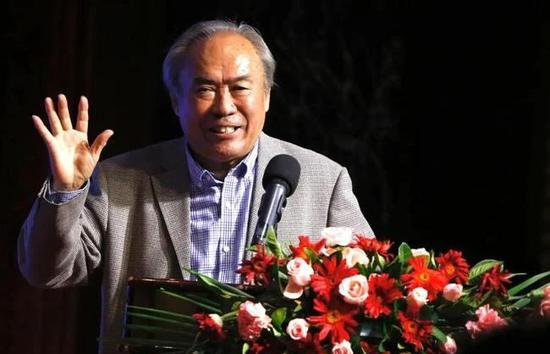 3就7月和观众见面的影片来看，点映或已经成为电影在这个档期宣发的一大抓手，只是如何利用好这个抓手，将点映的价值发挥到最大，是片方应该在不断变化的市场里调整和思考的。
