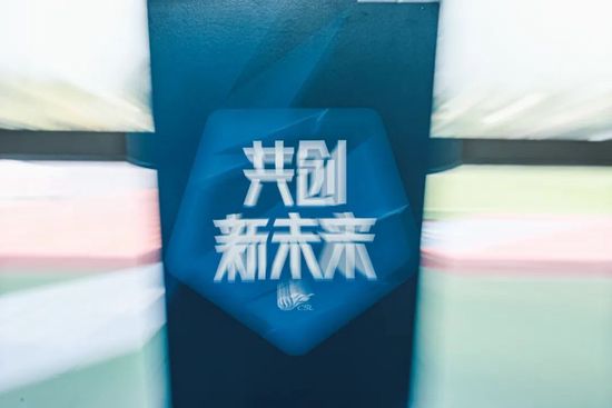 格伦·克洛斯、莎拉·保罗森、泰亚娜·泰勒、金·卡戴珊、妮... 法鲨归来！