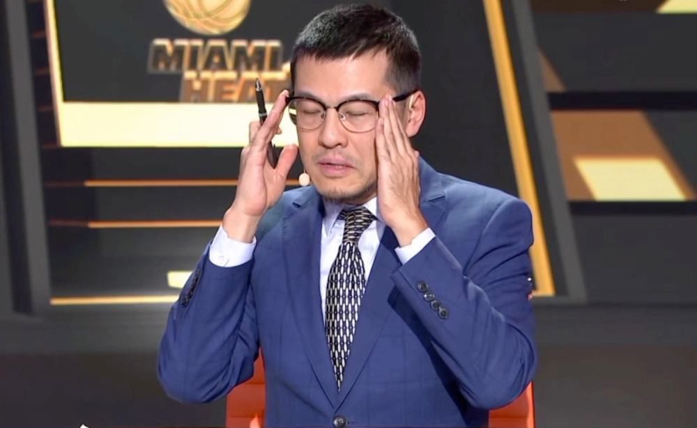 据透露，倪妮正在拍摄影片《匆匆那年》，并表示与彭于晏合作非常愉快；姚晨踩高跷大秀长腿，红唇黑发搭配气场足；歌手李宇春玩透视 冯绍峰、倪妮好事将近 十指紧扣秀恩爱回京开工 2014-02-07 2014年开年娱乐圈好事连连，冯绍峰和女友倪妮的婚事也被传的沸沸扬扬，双方也是多次与家长见面似乎好事将近了。