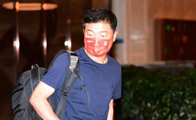 预告中，年至中年的莱农带着两个女儿回到了那不勒斯，和莉拉再次重逢。