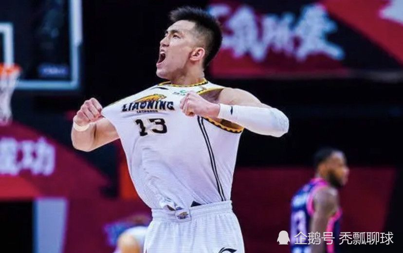 欧阳娜娜热情挥手，林允着黑裙显冷艳。