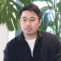 转眼多年过去，同样出自他手的《甄嬛传》，无论口碑还是收视，仍然稳居国产古装剧的头部之列，难以超越。