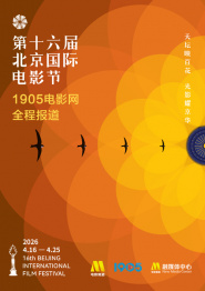 今日电影《苏丹 《钢铁侠3》伦敦放映会 小罗伯特·唐尼夫妇热吻 2013-04-19 当地时间4月18日，电影《钢铁侠3》在英国伦敦举办了特别放映会。