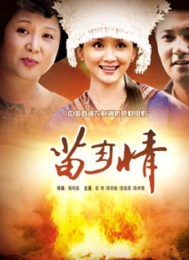 值得注意的是，中国演员龚俊也一袭黑色西装登上红毯。