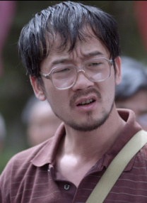 该片讲述的是柳承范和高俊熙饰演的“智檽”和“娜美”在意外捡到一个装满钱的包之后陷入了危险万分的状况，于是决定变身真正的坏人的故事。