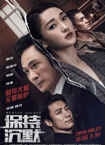 《造梦之家》剧照阖家野营时，拍下母亲在月夜林间舞蹈，如同月下仙子，婀娜多姿，他手中的摄影机静静注视着母亲的长镜头，正如古典歌舞片的拍摄准则——不要打断美妙的表演。