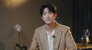 ”后来，甄子丹拍摄《极限特工3》时，剧组的武术指导就告诉他，好莱坞有一个特技演员工会，“其中一个功课就是研究《导火线》的动作场面怎么拍，怎么剪辑。