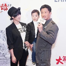 影片发布一组角色剧照，并同步曝光演员阵容，在杭州的湖光山色中，正上演这场关于“爱和美味”的温暖故事。